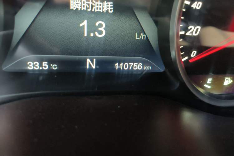 Used Baojun 730 2017 1.8L iAMT Prestige Version 7 Seats Odometer Close Up