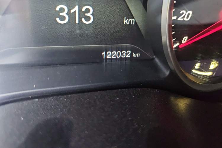 Used Baojun 730 2017 1.5T Manual Style 7 Seats China V Odometer Close Up