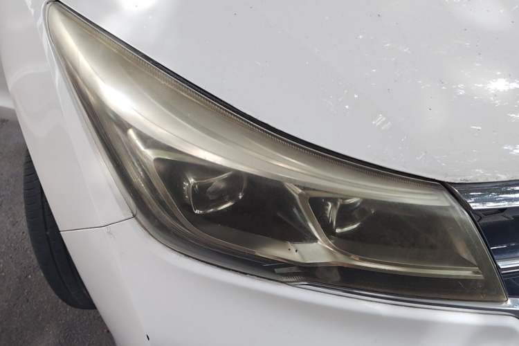 Used Baojun 730 2017 1.8L iAMT Luxury Version 7-Seater Right Front Headlight