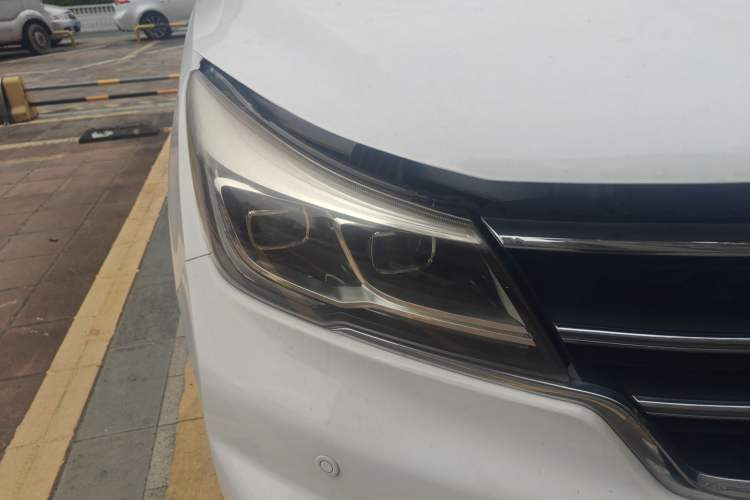 Used Baojun 730 2017 1.8L iAMT Luxury Version 7-Seater Right Front Headlight
