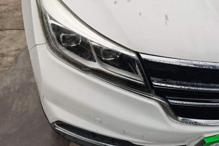 Used Baojun 730 2017 1.5T Manual Prestige Version 7 Seats Right Front Headlight