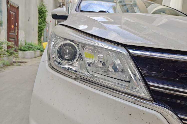 Used Baojun 730 2017 1.5T Manual Style 7 Seats China V Right Front Headlight