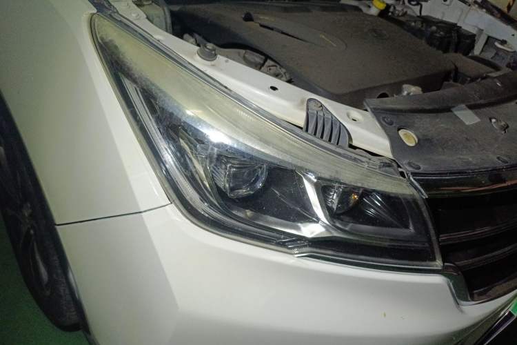 Used Baojun 730 2017 1.8L iAMT Prestige Version 7 Seats Right Front Headlight
