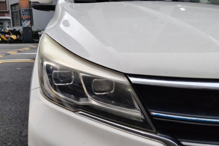 Used Baojun 730 2017 1.5T Manual Prestige Version 7 Seats Right Front Headlight