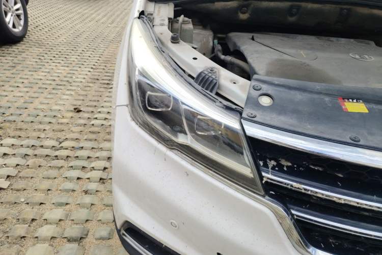 Used Baojun 730 2017 1.8L iAMT Prestige Version 7 Seats Right Front Headlight