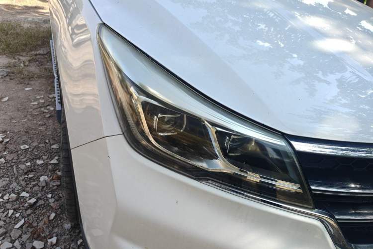 Used Baojun 730 2017 1.5T Manual Prestige Version 7 Seats Right Front Headlight