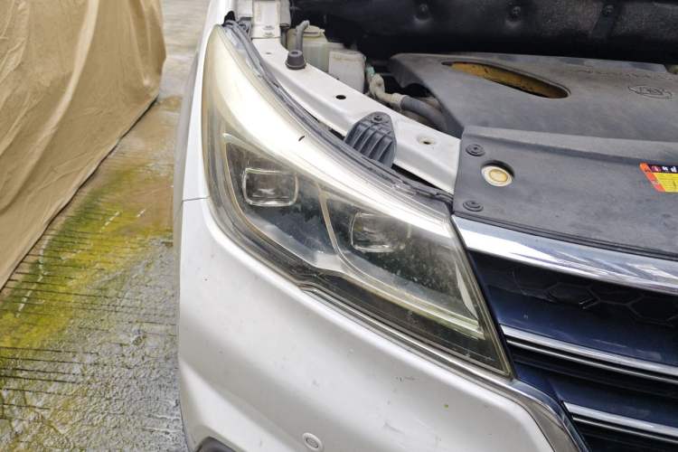 Used Baojun 730 2017 1.8L iAMT Prestige Version 7 Seats Right Front Headlight
