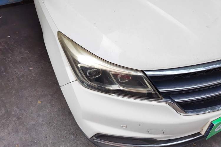 Used Baojun 730 2017 1.5T Manual Prestige Version 7 Seats Right Front Headlight