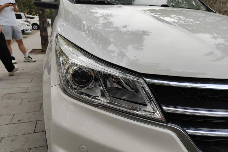 Used Baojun 730 2017 1.5T Manual Style 7 Seats China V Right Front Headlight