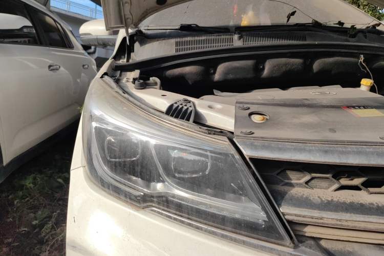 Used Baojun 730 2017 1.8L iAMT Prestige Version 7 Seats Right Front Headlight