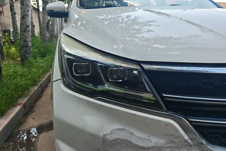 Used Baojun 730 2017 1.8L iAMT Prestige Version 7 Seats Right Front Headlight