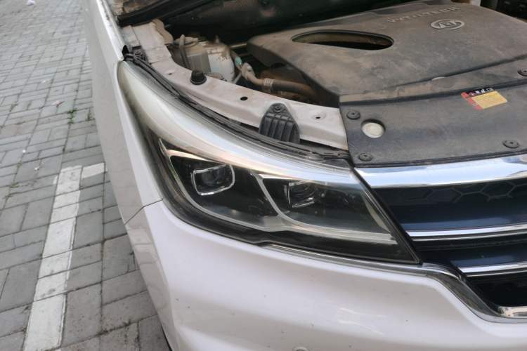 Used Baojun 730 2017 1.8L iAMT Prestige Version 7 Seats Right Front Headlight