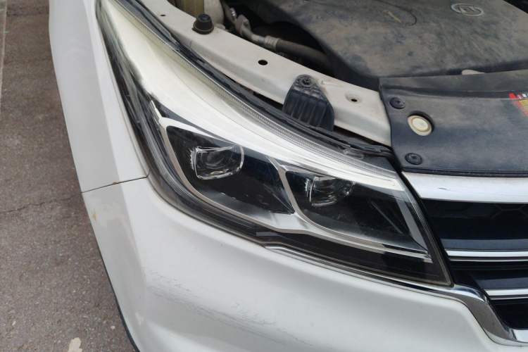 Used Baojun 730 2017 1.8L iAMT Prestige Version 7 Seats Right Front Headlight