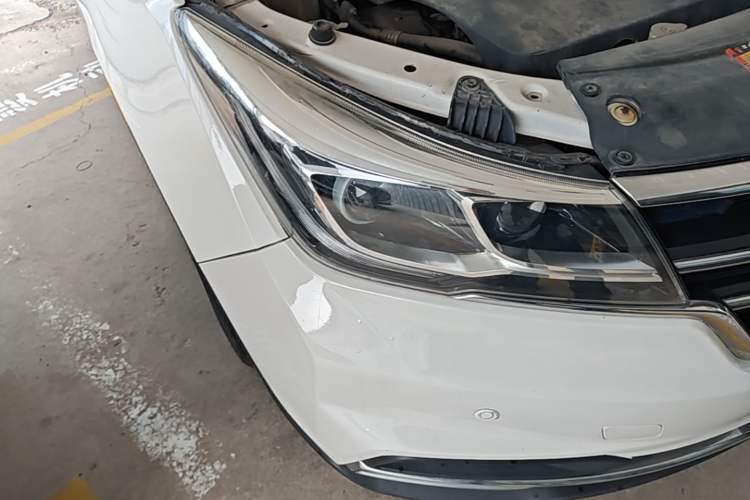 Used Baojun 730 2017 1.8L iAMT Prestige Version 7 Seats Right Front Headlight