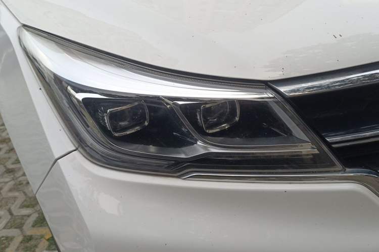 Used Baojun 730 2017 1.5T Manual Prestige Version 7 Seats Right Front Headlight