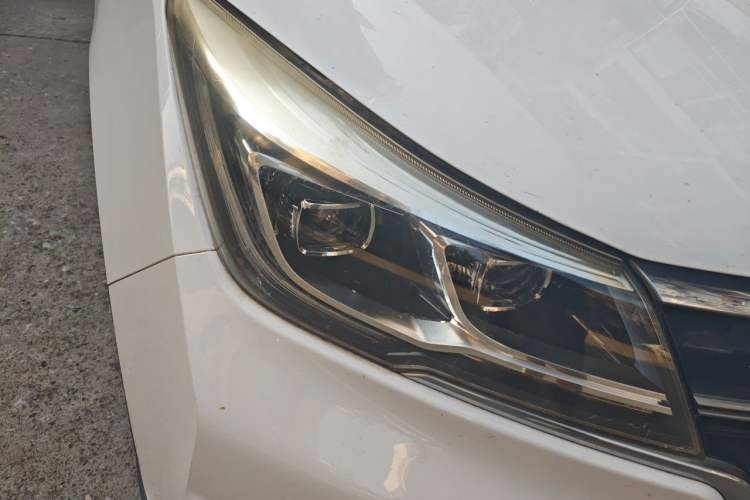 Used Baojun 730 2017 1.8L iAMT Prestige Version 7 Seats Right Front Headlight