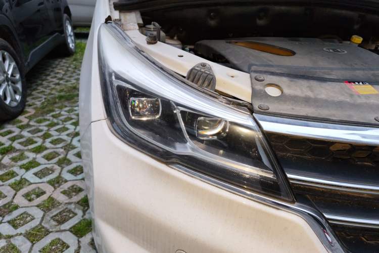 Used Baojun 730 2017 1.8L iAMT Prestige Version 7 Seats Right Front Headlight