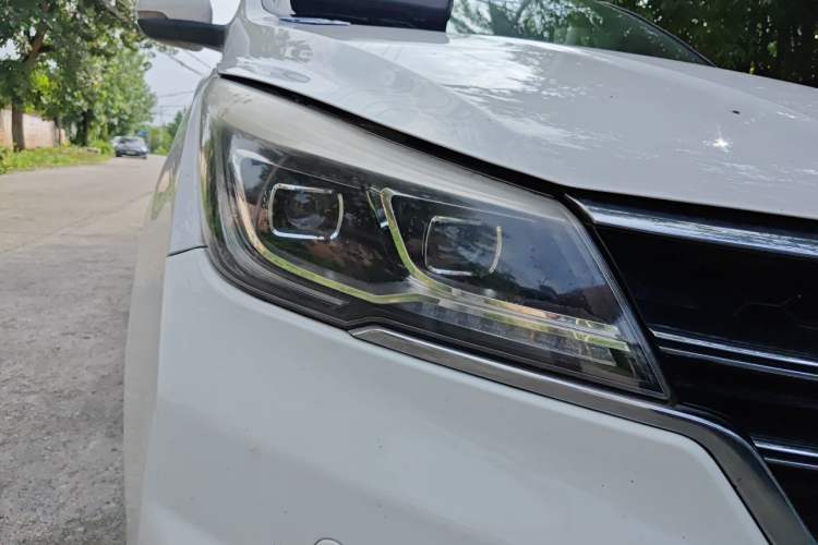 Used Baojun 730 2017 1.8L iAMT Luxury Version 7-Seater Right Front Headlight