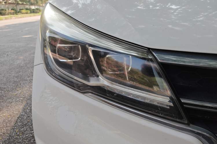 Used Baojun 730 2017 1.8L iAMT Prestige Version 7 Seats Right Front Headlight