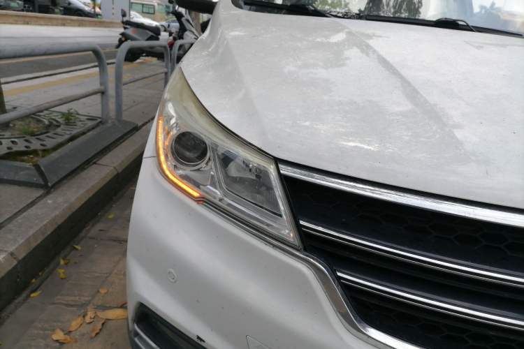 Used Baojun 730 2017 1.5T Manual Style 7 Seats China V Right Front Headlight