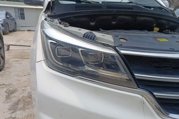 Used Baojun 730 2017 1.8L iAMT Prestige Version 7 Seats Right Front Headlight