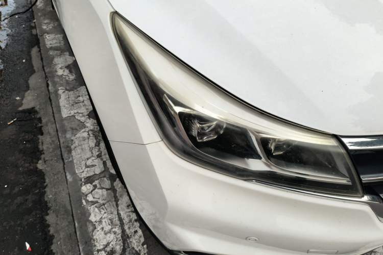 Used Baojun 730 2017 1.8L iAMT Prestige Version 7 Seats Right Front Headlight