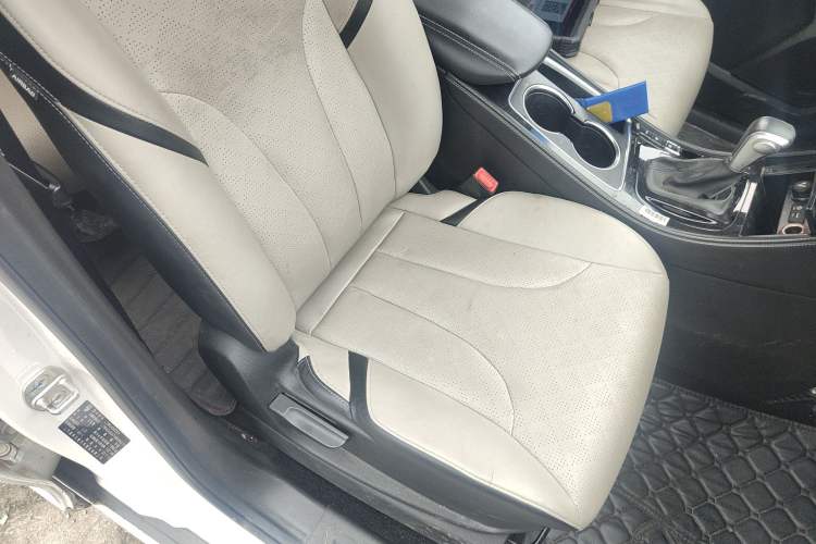 Used Baojun 730 2017 1.5T DCT Fashion Edition 7-Seater China V Emission Standard Right Front Seat