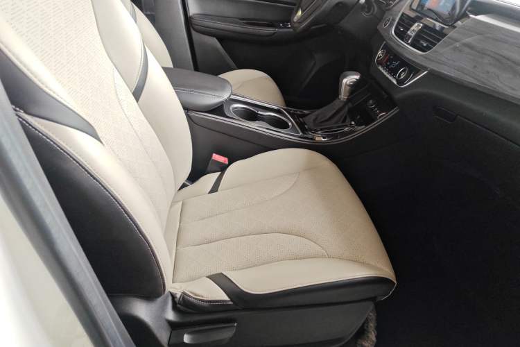 Used Baojun 730 2017 1.5T DCT Fashion Edition 7-Seater China V Emission Standard Right Front Seat