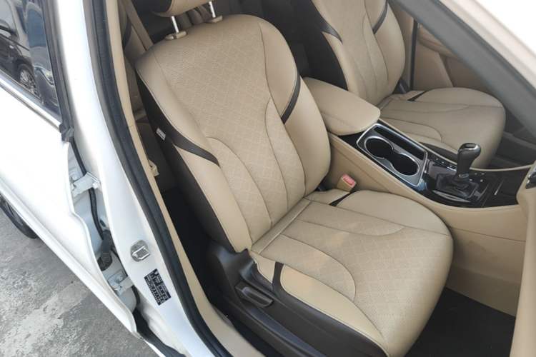 Used Baojun 730 2017 1.8L iAMT Luxury Version 7-Seater Right Front Seat