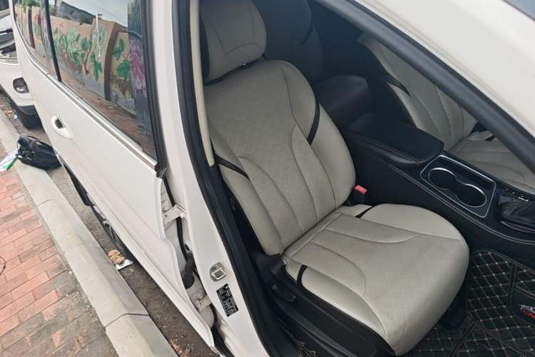 Used Baojun 730 2017 1.5T DCT Fashion Edition 7-Seater China V Emission Standard Right Front Seat