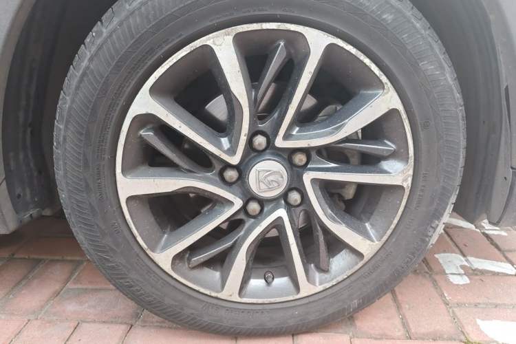 Used Baojun 730 2017 1.5T DCT Fashion Edition 7-Seater China V Emission Standard Right Front Wheel Hub