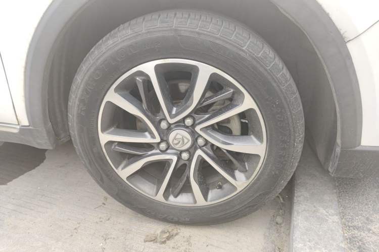 Used Baojun 730 2017 1.8L iAMT Prestige Version 7 Seats Right Front Wheel Hub