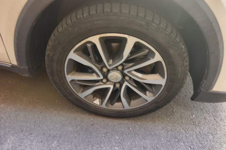 Used Baojun 730 2017 1.5T Manual Luxury Version 7 Seats Right Front Wheel Hub