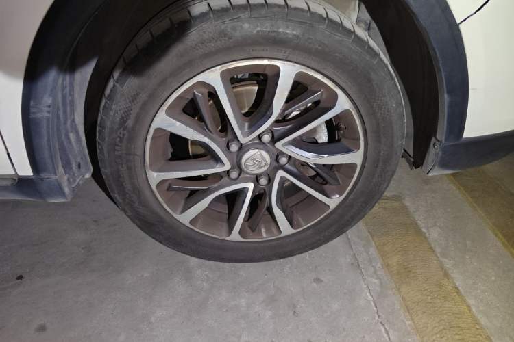 Used Baojun 730 2017 1.8L iAMT Prestige Version 7 Seats Right Front Wheel Hub