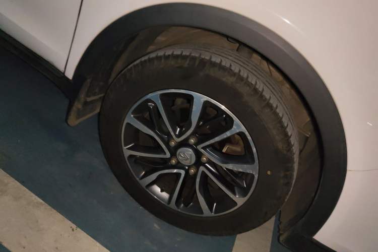 Used Baojun 730 2017 1.5T Manual Fashion Version 7 Seats China V Emission Standard Right Front Wheel Hub