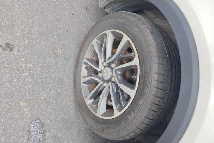 Used Baojun 730 2017 1.8L iAMT Luxury Version 7-Seater Right Front Wheel Hub