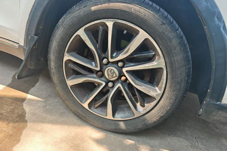 Used Baojun 730 2017 1.8L iAMT Prestige Version 7 Seats Right Front Wheel Hub