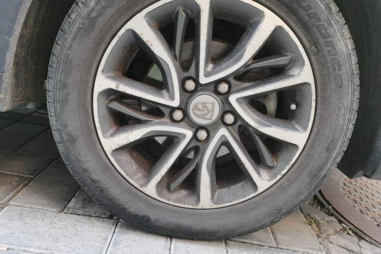 Used Baojun 730 2017 1.8L iAMT Prestige Version 7 Seats Right Front Wheel Hub