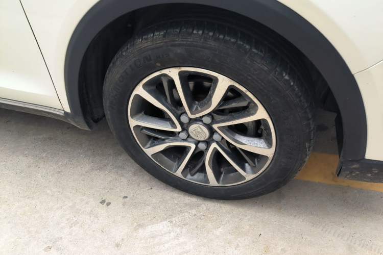 Used Baojun 730 2017 1.5T Manual Prestige Version 7 Seats Right Front Wheel Hub