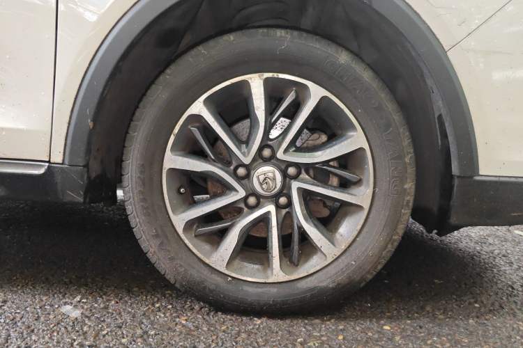 Used Baojun 730 2017 1.8L iAMT Luxury Version 7-Seater Right Front Wheel Hub