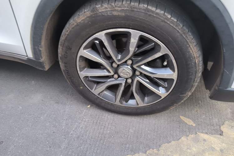 Used Baojun 730 2017 1.5T Manual Zhishang Model 7 Seats China V Emission Standard Right Front Wheel Hub