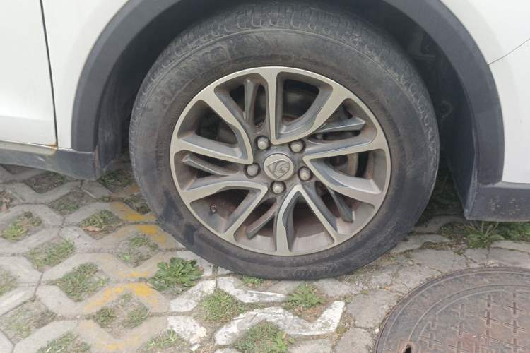 Used Baojun 730 2017 1.5T Manual Prestige Version 7 Seats Right Front Wheel Hub