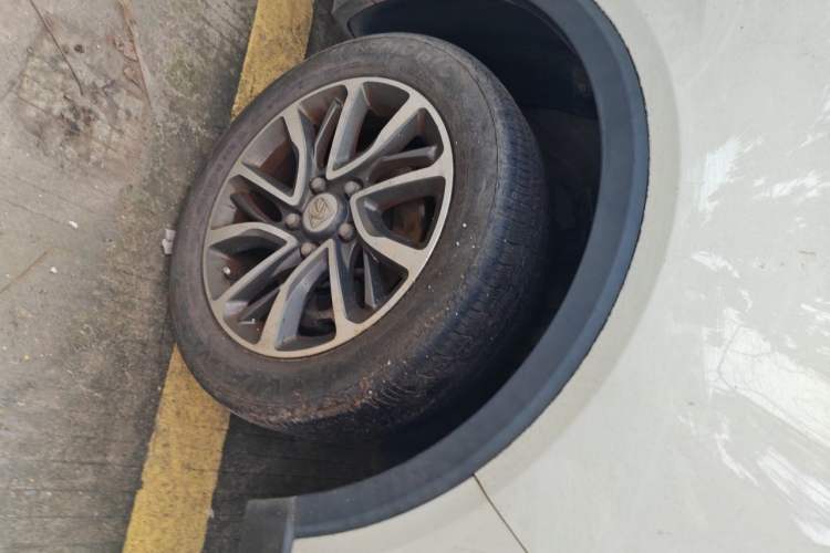 Used Baojun 730 2017 1.5T Manual Fashion Version 7 Seats China V Emission Standard Right Front Wheel Hub