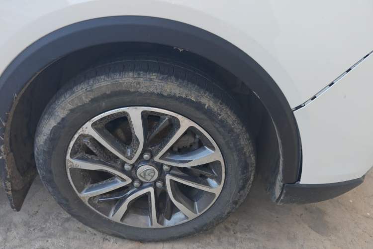 Used Baojun 730 2017 1.5T Manual Prestige Version 7 Seats Right Front Wheel Hub