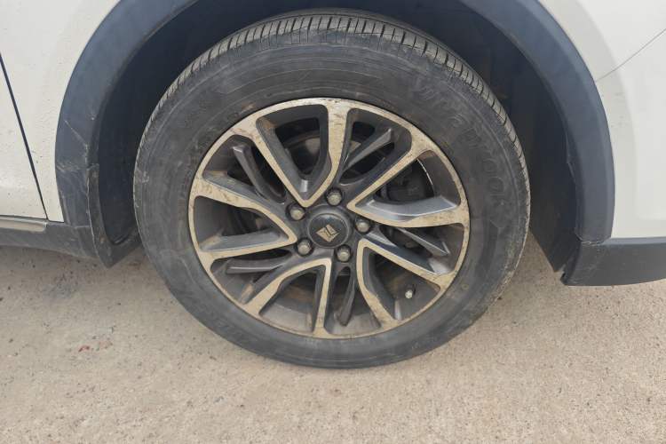 Used Baojun 730 2017 1.5T Manual Prestige Version 7 Seats Right Front Wheel Hub