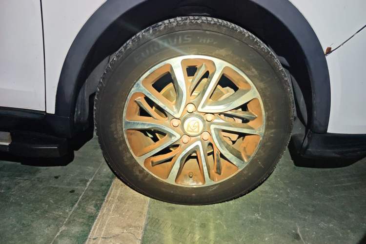 Used Baojun 730 2017 1.5T DCT Fashion Edition 7-Seater China V Emission Standard Right Front Wheel Hub