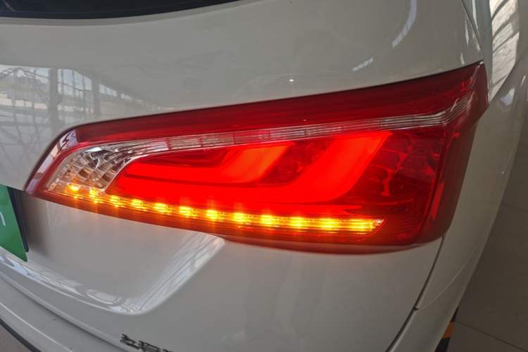 Used Baojun 730 2017 1.8L iAMT Luxury Version 7-Seater Right Rear Taillight