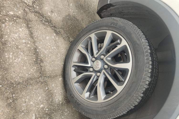 Used Baojun 730 2017 1.5T DCT Fashion Edition 7-Seater China V Emission Standard Right Rear Wheel Hub
