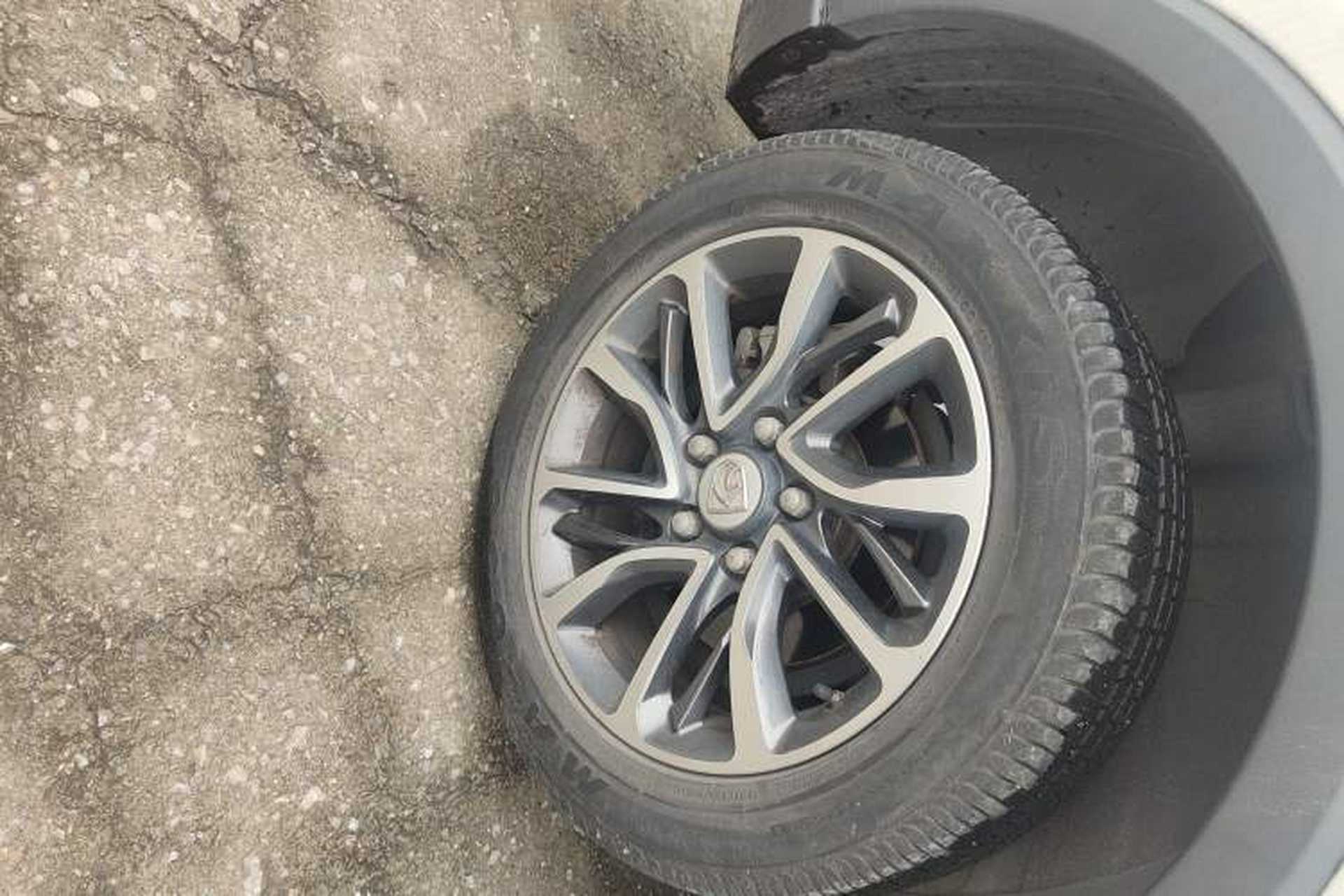 Used Baojun 730 2017 1.5T DCT Fashion Edition 7-Seater China V Emission Standard Right Rear Wheel Hub