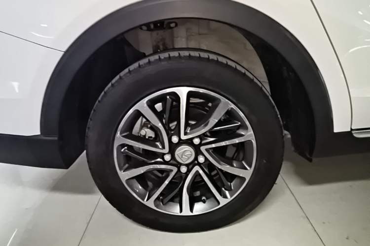 Used Baojun 730 2017 1.5T Manual Fashion Version 7 Seats China V Emission Standard Right Rear Wheel Hub